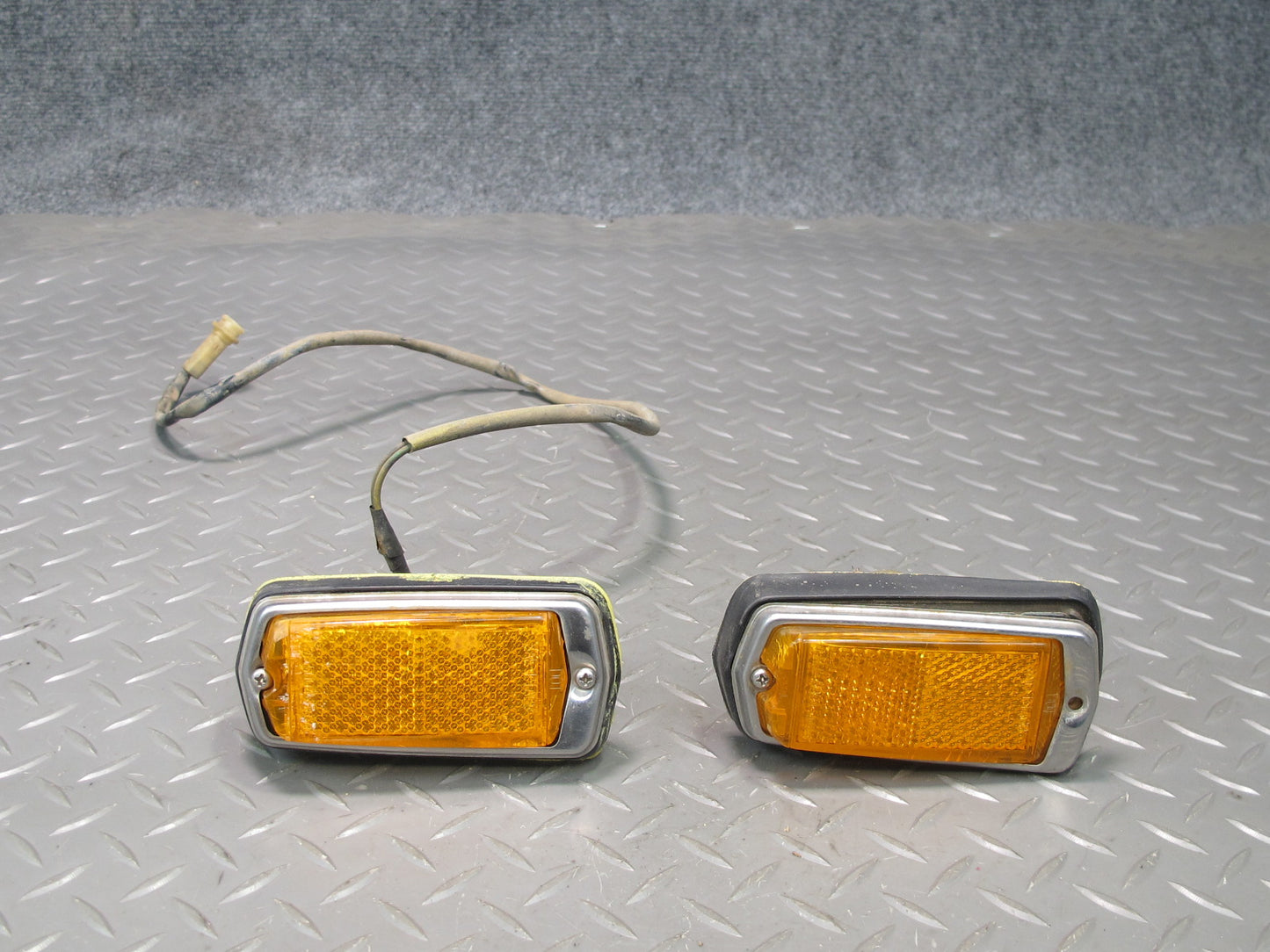 75-78 Datsun S30 280Z Set of 2 Front Left & Right Side Marker Light Lamp OEM