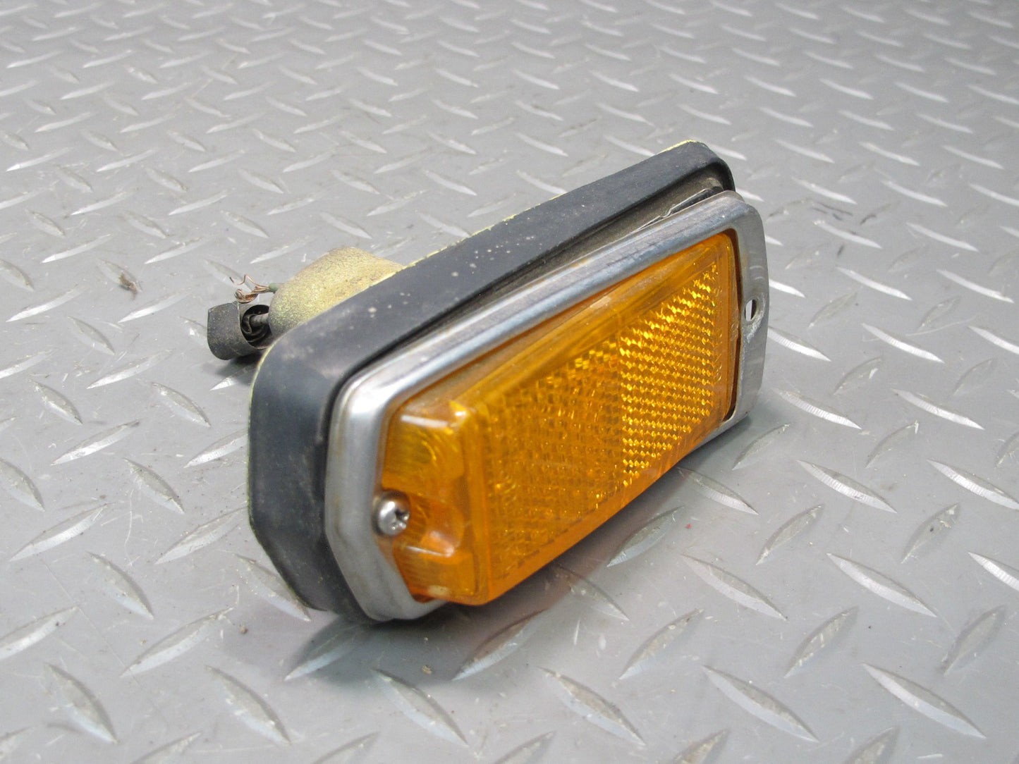 75-78 Datsun S30 280Z Set of 2 Front Left & Right Side Marker Light Lamp OEM