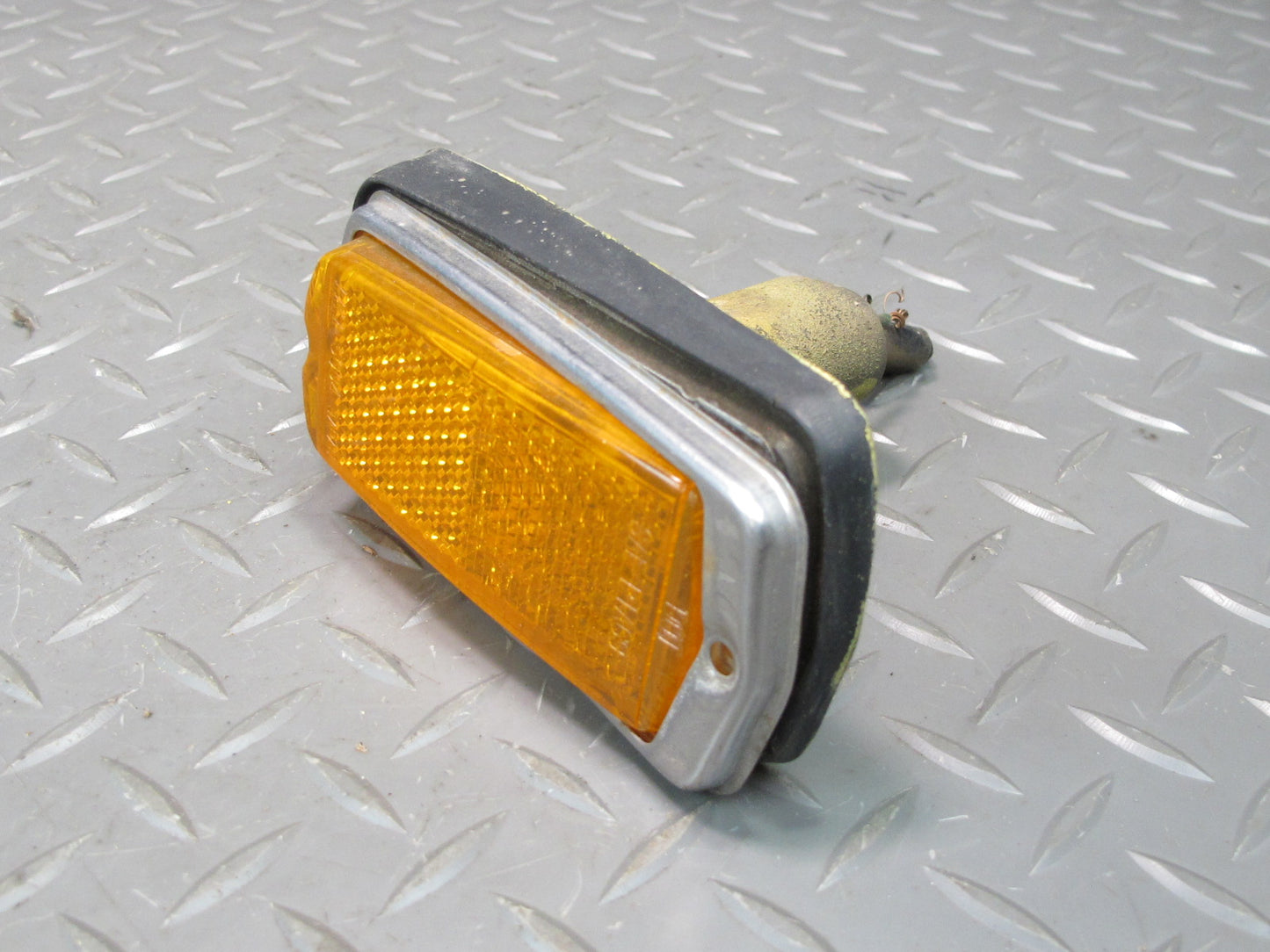 75-78 Datsun S30 280Z Set of 2 Front Left & Right Side Marker Light Lamp OEM