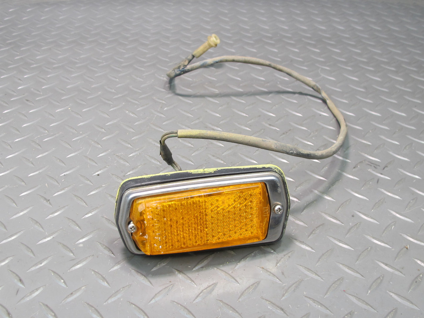 75-78 Datsun S30 280Z Set of 2 Front Left & Right Side Marker Light Lamp OEM