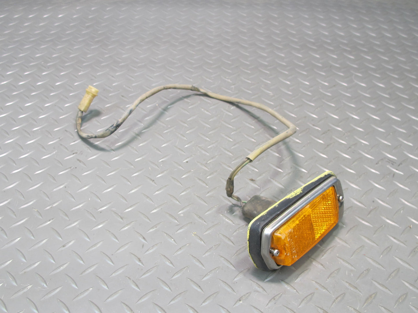 75-78 Datsun S30 280Z Set of 2 Front Left & Right Side Marker Light Lamp OEM
