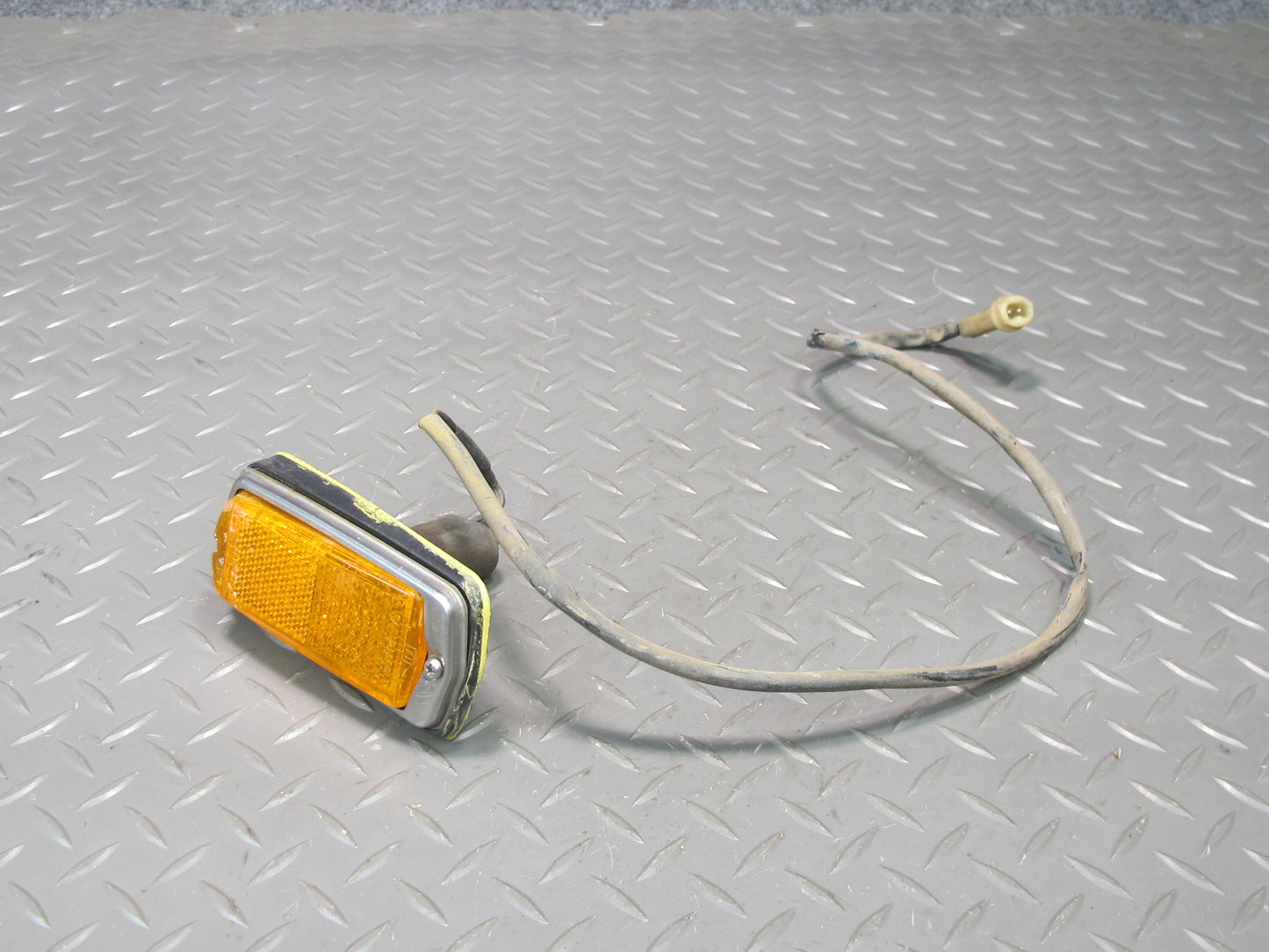 75-78 Datsun S30 280Z Set of 2 Front Left & Right Side Marker Light Lamp OEM