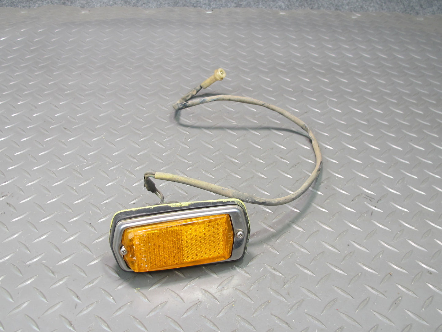 75-78 Datsun S30 280Z Set of 2 Front Left & Right Side Marker Light Lamp OEM