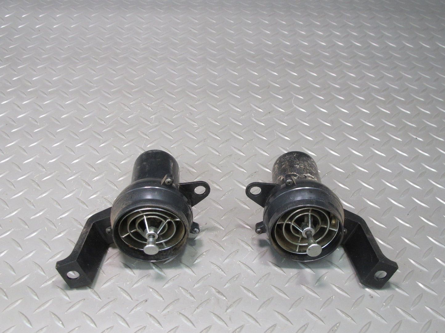 75-78 Datsun S30 280Z Set of 2 Dash Front Left & Right Air Vent Grillle OEM