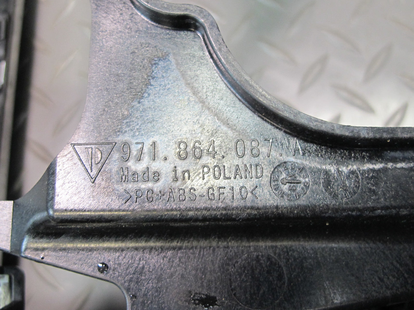 17-23 Porsche Panamera 971 Front Center Console Trim Cover Panel 971864087A