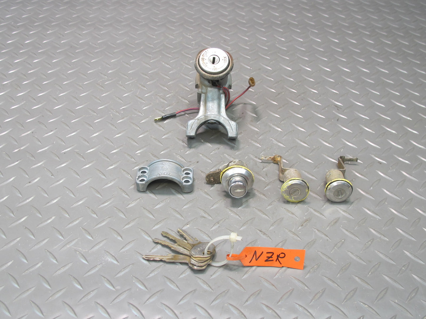 77-78 Datsun S30 280Z 2+2 Ignition Switch Lock Cylinder KEY Set OEM