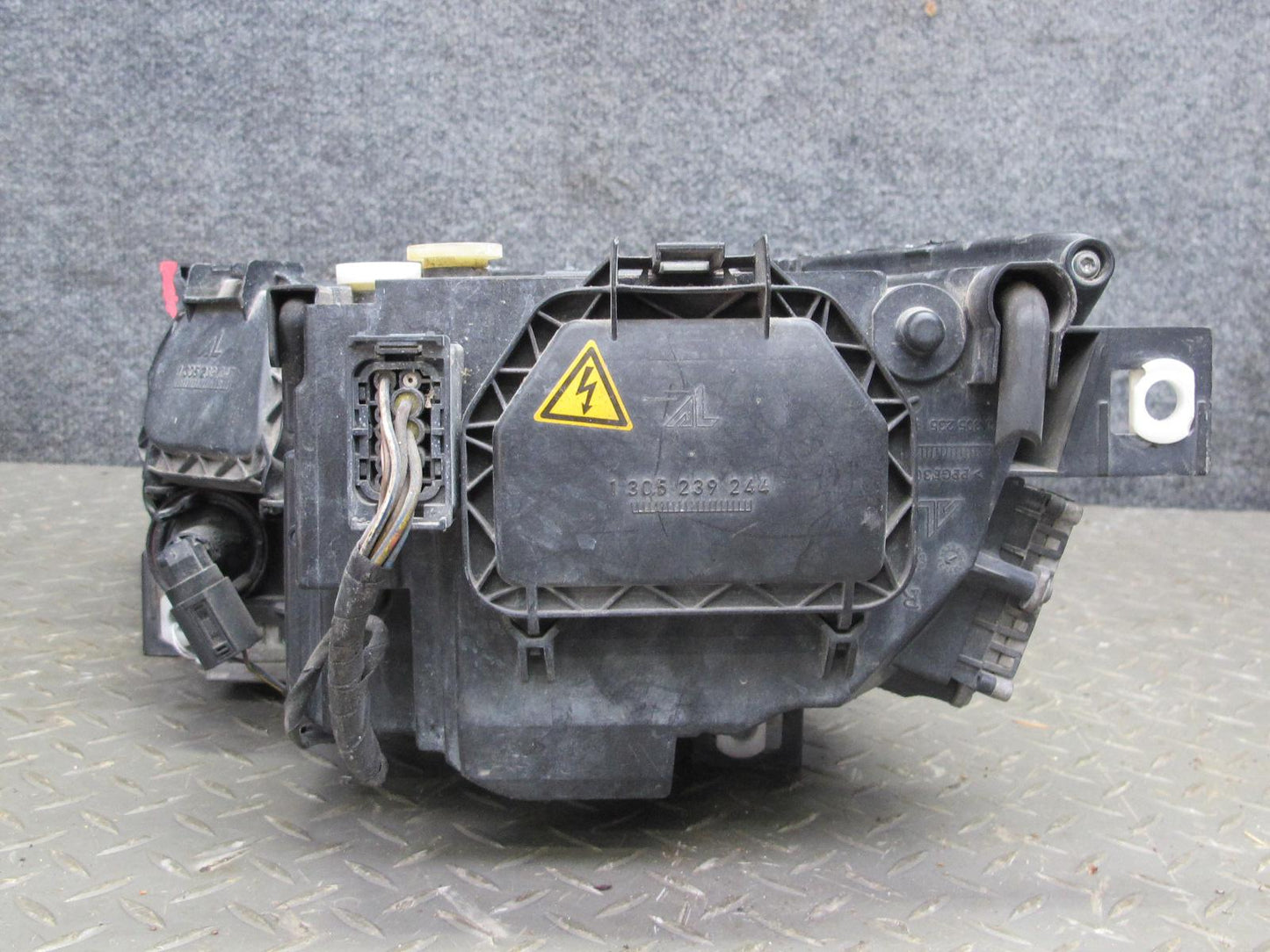 2006-2007 BMW E63 E64 M6 Front Right Adaptive Xenon Headlight Lamp w Ballast