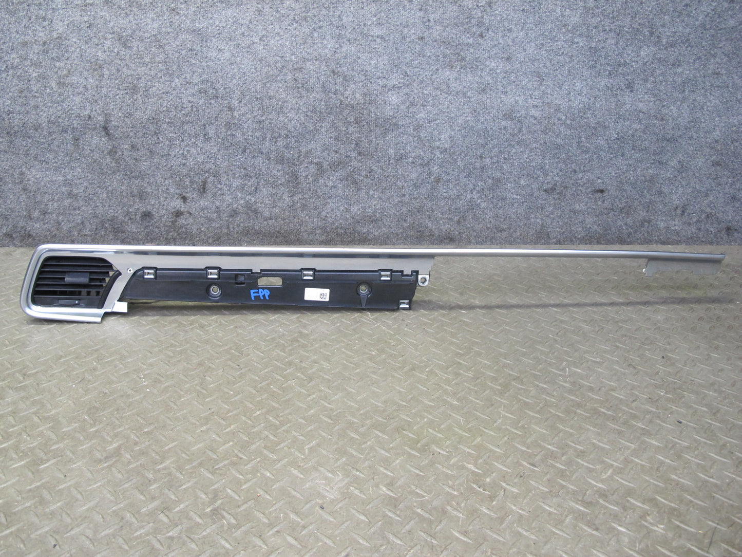 17-21 Porsche Panamera 971 Dash Front Right A/C Air Vent Grille w Trim