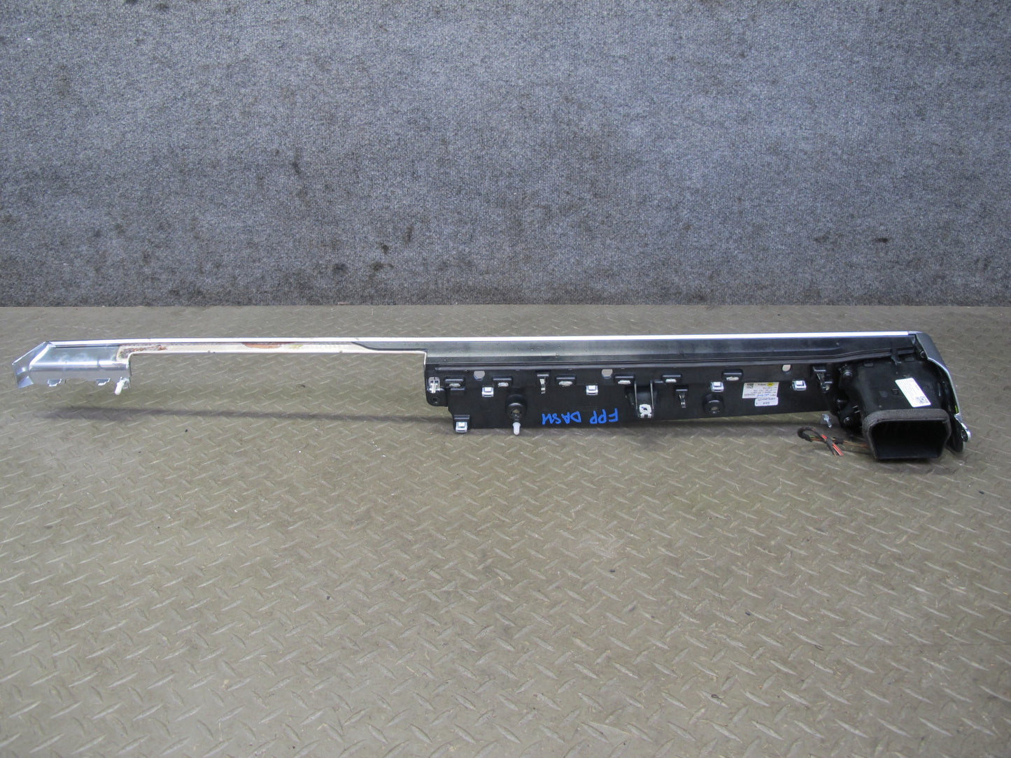 17-21 Porsche Panamera 971 Dash Front Right A/C Air Vent Grille w Trim