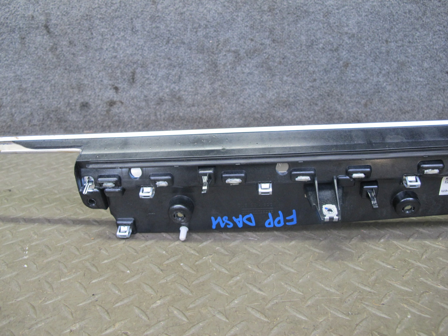 17-21 Porsche Panamera 971 Dash Front Right A/C Air Vent Grille w Trim