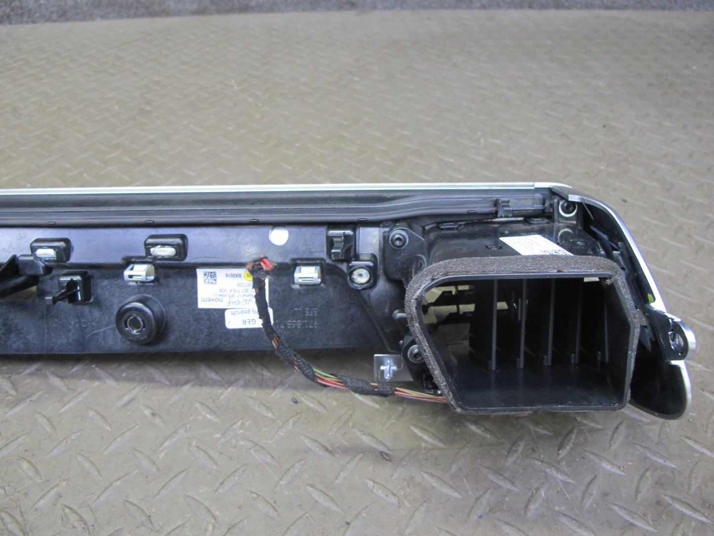 17-21 Porsche Panamera 971 Dash Front Right A/C Air Vent Grille w Trim