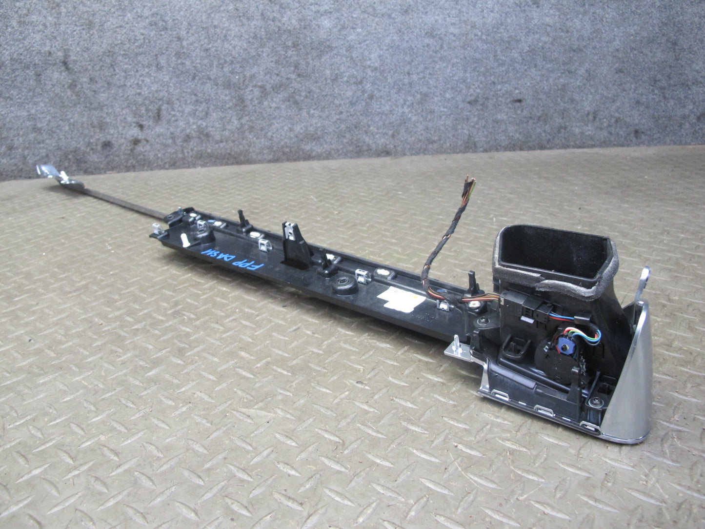 17-21 Porsche Panamera 971 Dash Front Right A/C Air Vent Grille w Trim