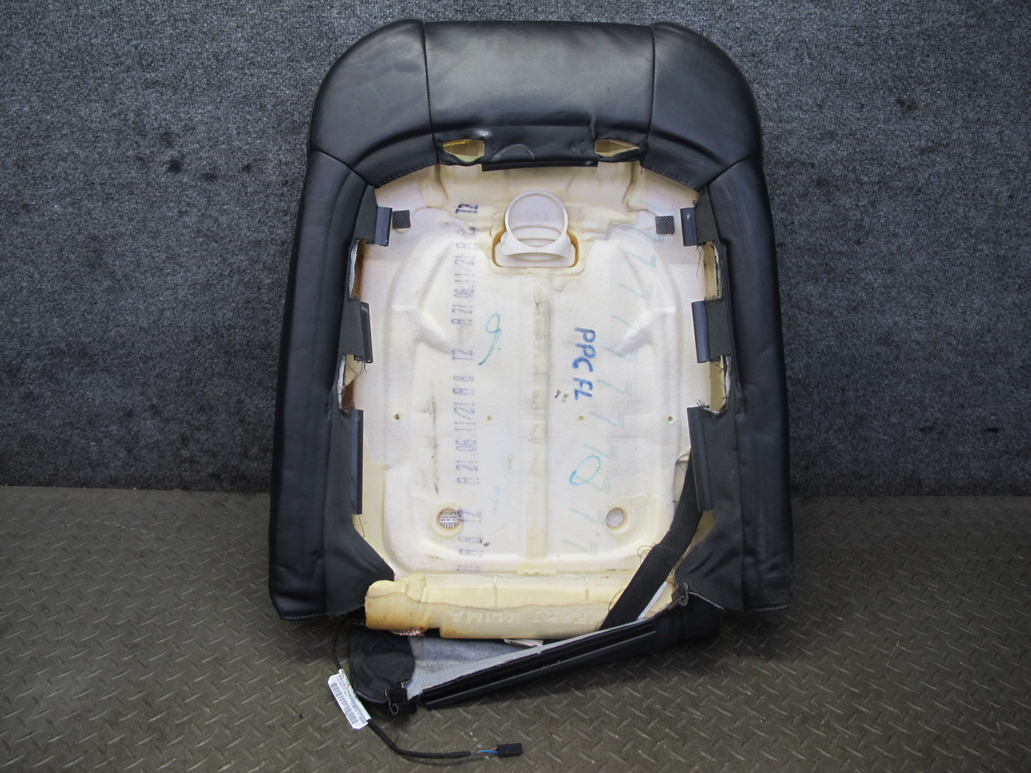 2011-2018 Porsche Cayenne 958 Front Seat Left Side Upper Leather Cushion Black