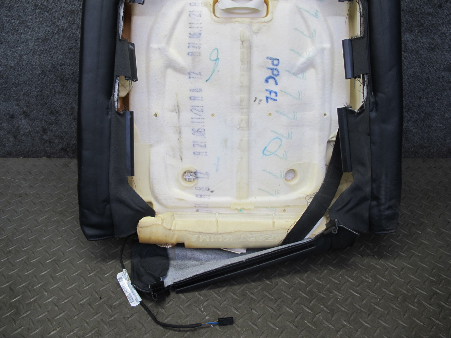 2011-2018 Porsche Cayenne 958 Front Seat Left Side Upper Leather Cushion Black