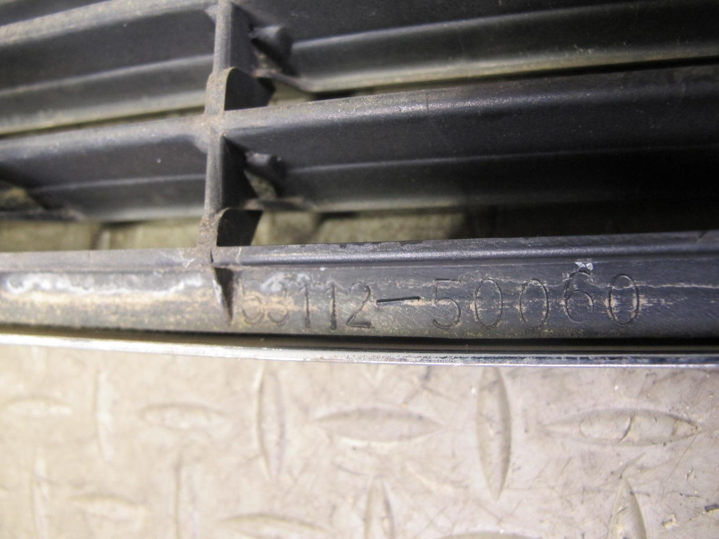 98-00 Lexus UCF20L LS400 Front Upper Hood Chrome Grille w Emblem OEM