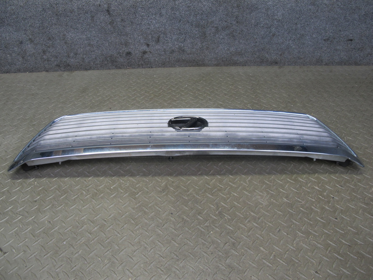 98-00 Lexus UCF20L LS400 Front Upper Hood Chrome Grille w Emblem OEM