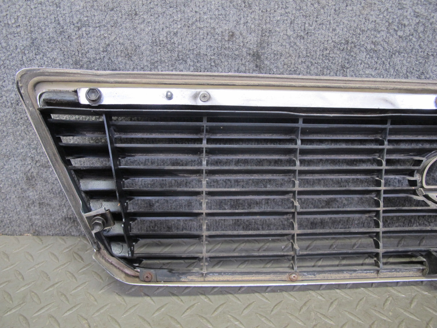 98-00 Lexus UCF20L LS400 Front Upper Hood Chrome Grille w Emblem OEM