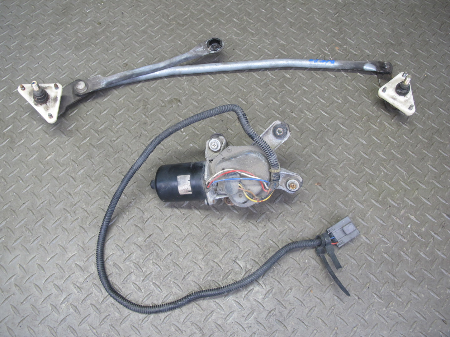 90-96 Nissan Z32 300ZX 2+0 Windshield Wiper Transmission Linkage w Motor OEM