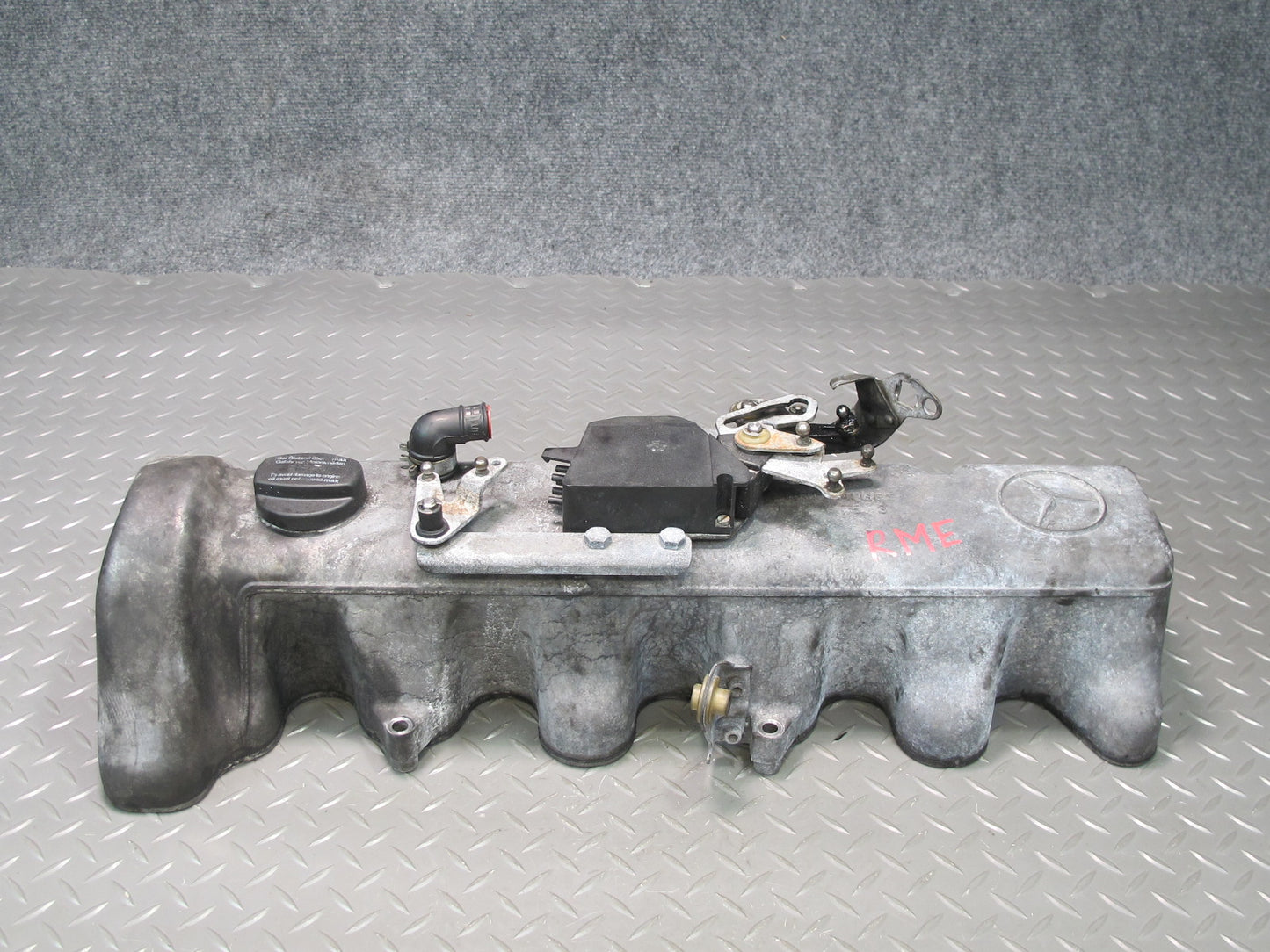 81-85 Mercedes W123 300D OM617 Diesel Engine Cylinder Head Valve Cover OEM