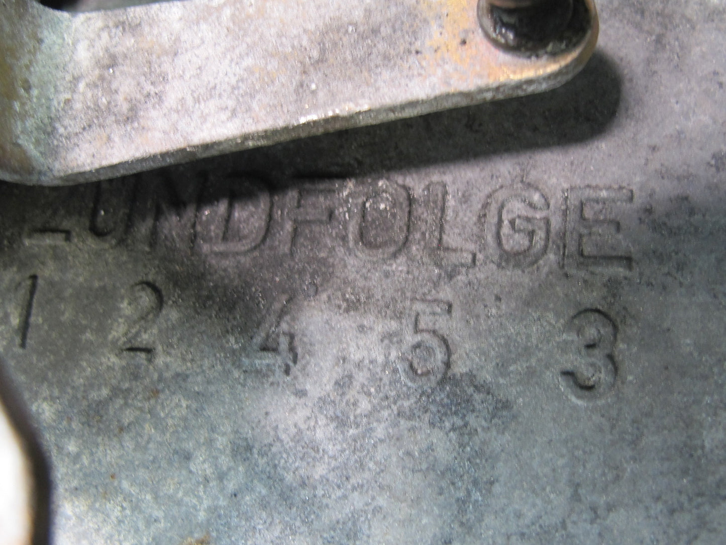 81-85 Mercedes W123 300D OM617 Diesel Engine Cylinder Head Valve Cover OEM