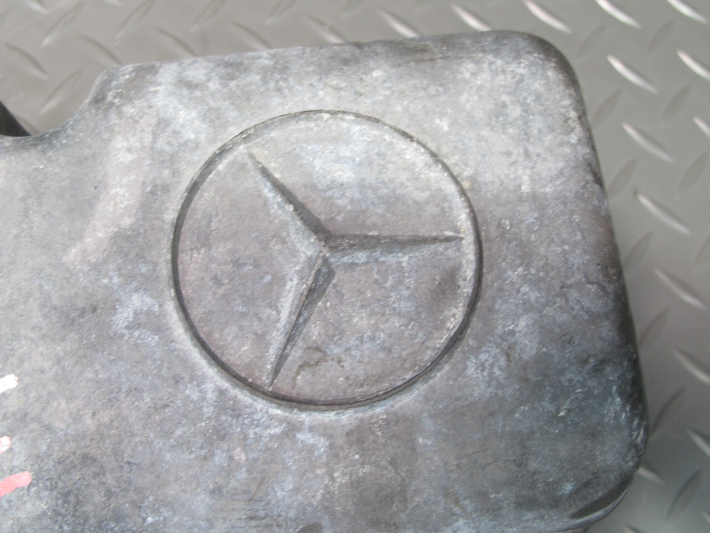 81-85 Mercedes W123 300D OM617 Diesel Engine Cylinder Head Valve Cover OEM