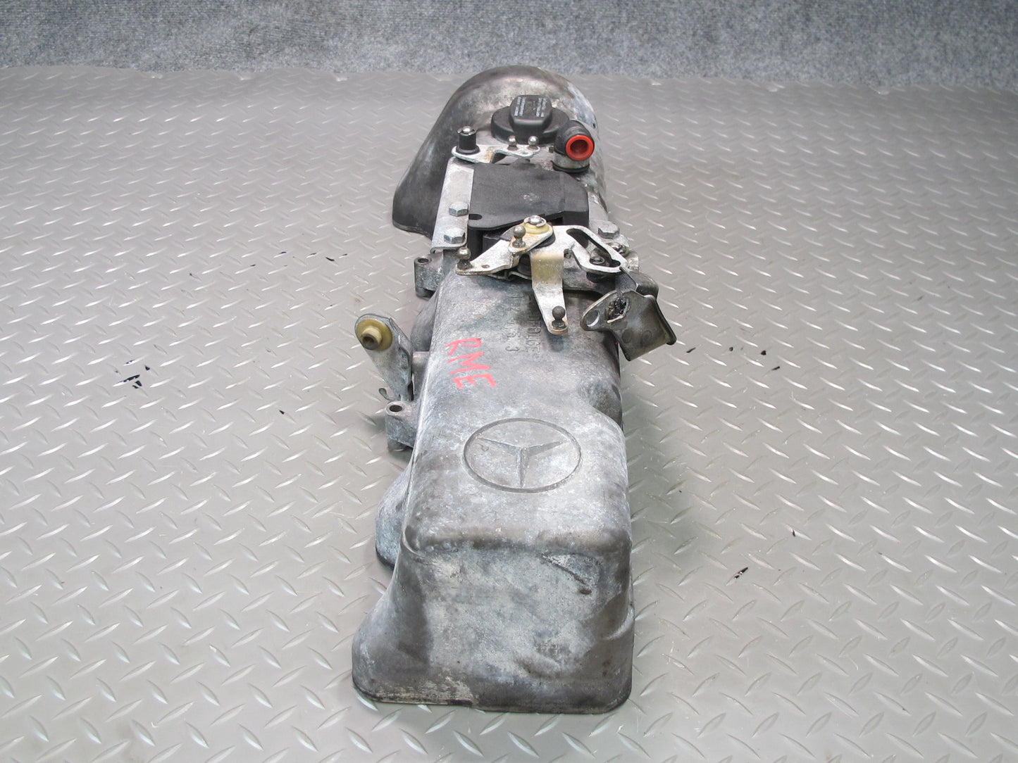 81-85 Mercedes W123 300D OM617 Diesel Engine Cylinder Head Valve Cover OEM