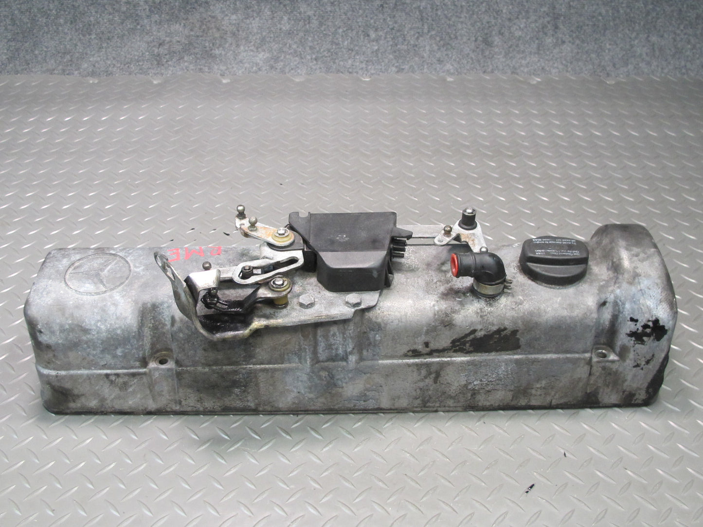 81-85 Mercedes W123 300D OM617 Diesel Engine Cylinder Head Valve Cover OEM