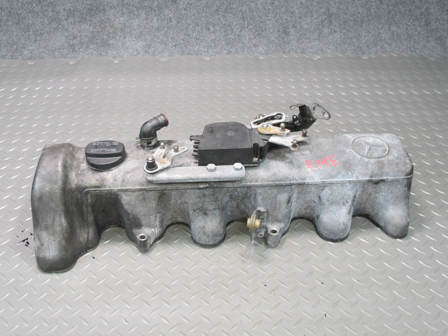 81-85 Mercedes W123 300D OM617 Diesel Engine Cylinder Head Valve Cover OEM