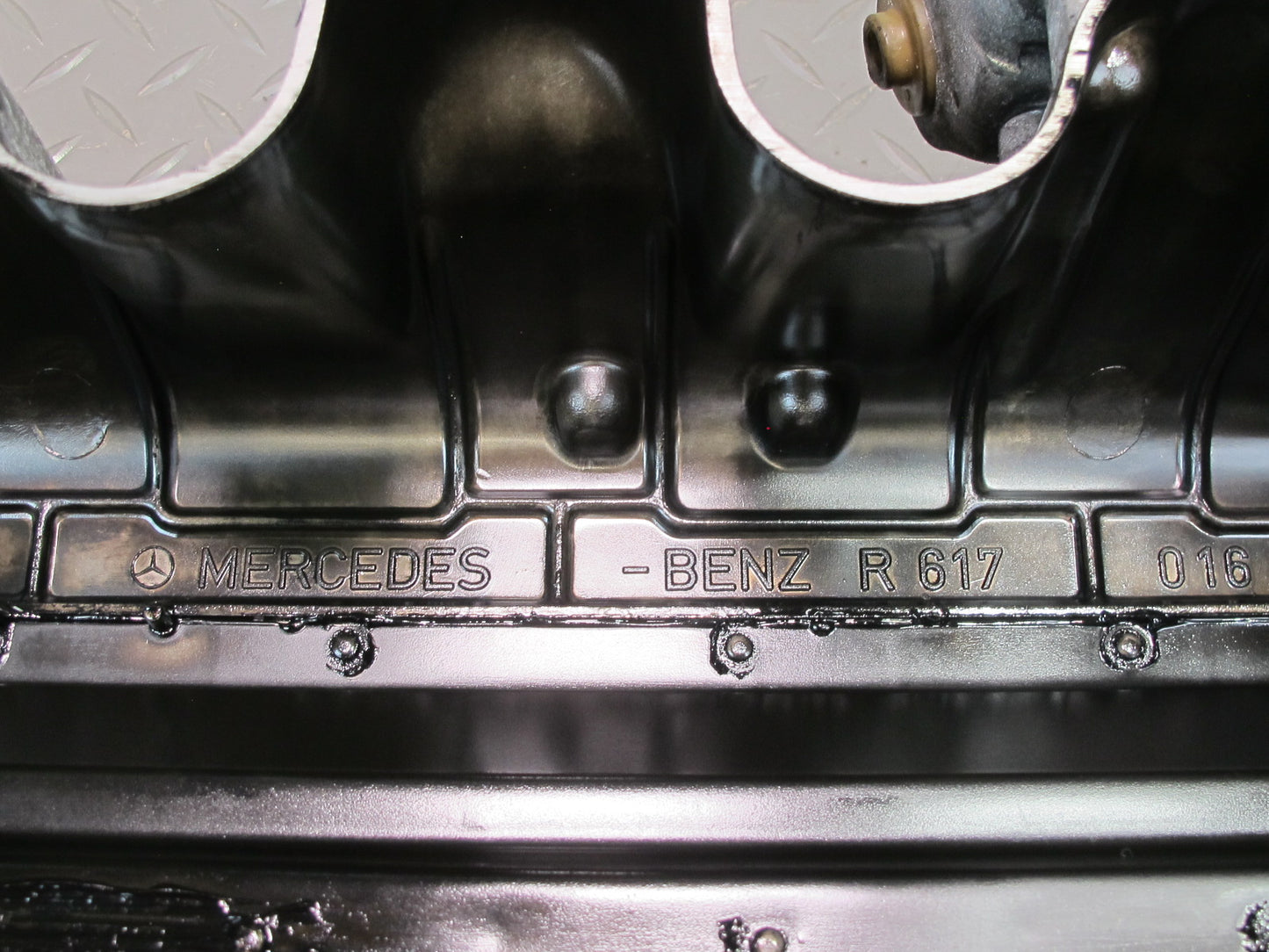 81-85 Mercedes W123 300D OM617 Diesel Engine Cylinder Head Valve Cover OEM