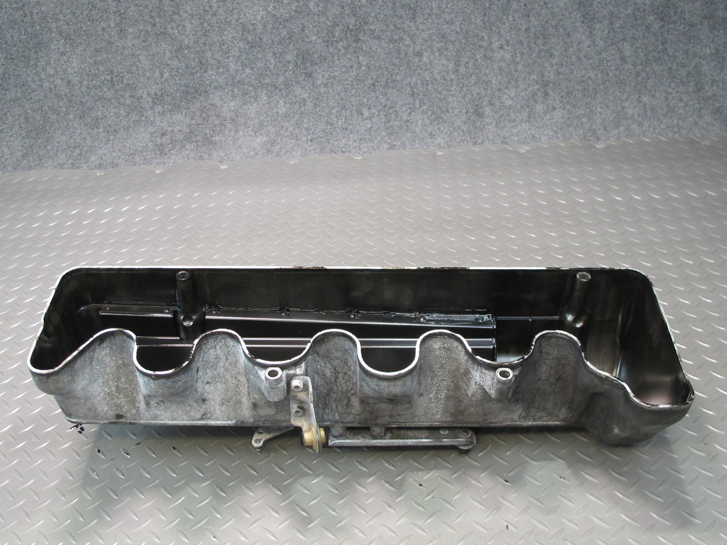 81-85 Mercedes W123 300D OM617 Diesel Engine Cylinder Head Valve Cover OEM