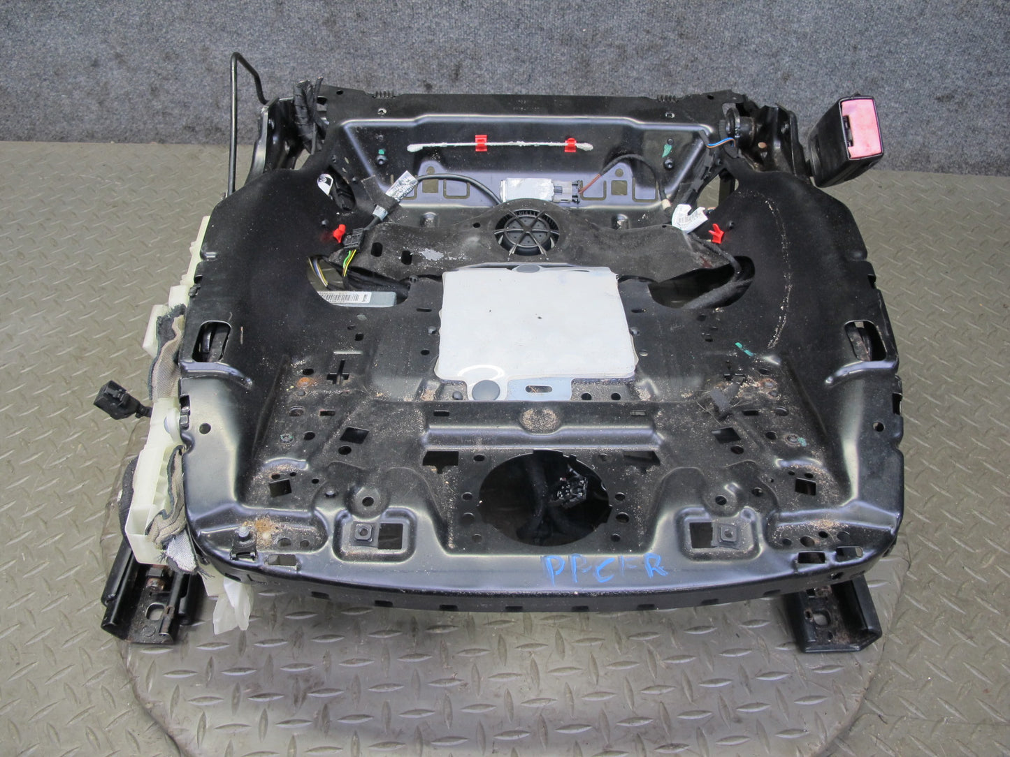 11-18 Porsche Cayenne 958 Front Right Side Lower Seat Rail Frame Track W/ Motor