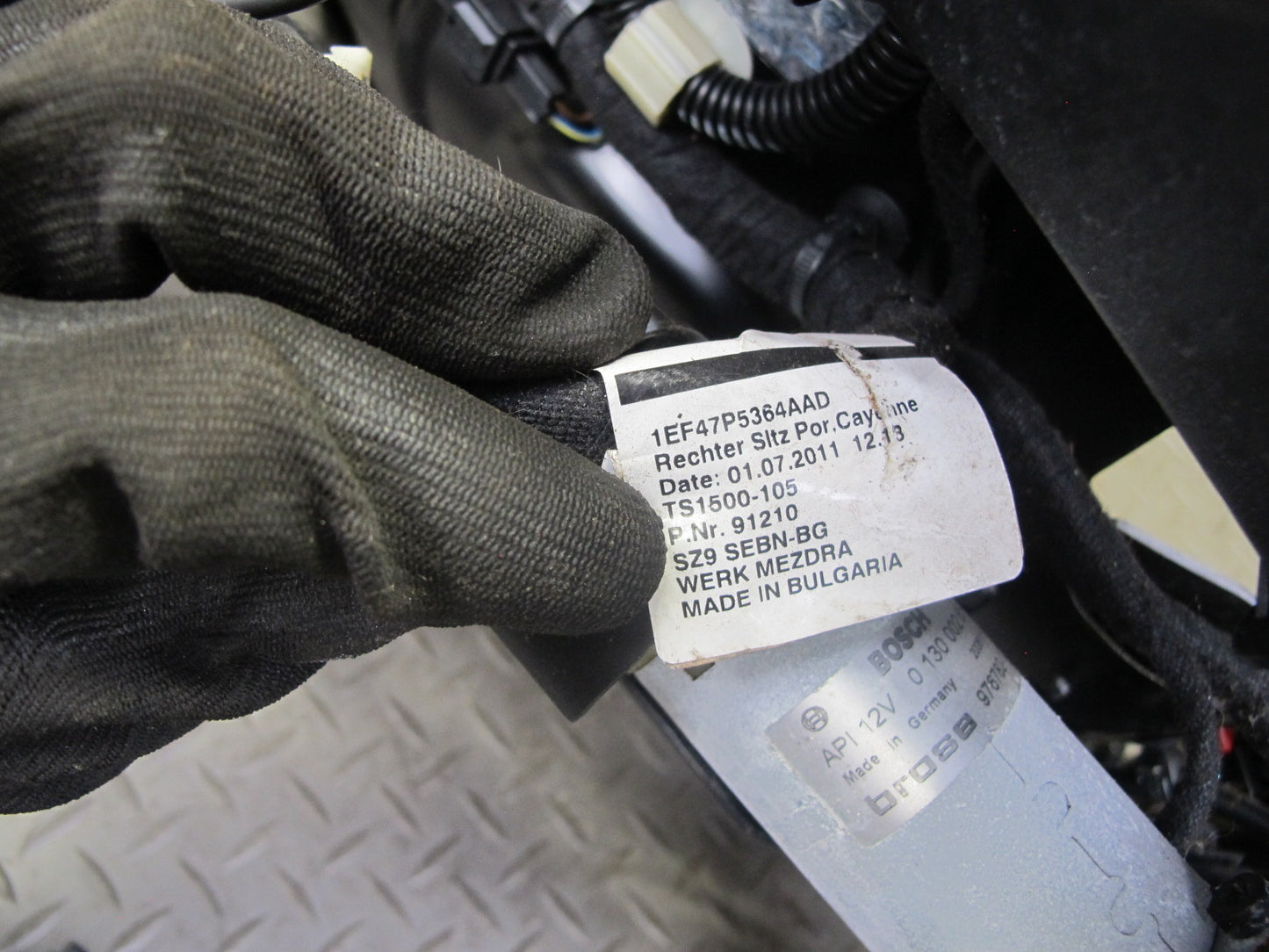 11-18 Porsche Cayenne 958 Front Right Side Lower Seat Rail Frame Track W/ Motor