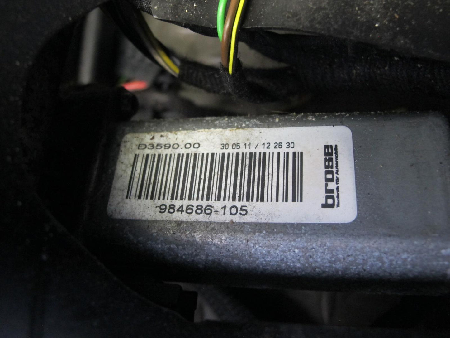 11-18 Porsche Cayenne 958 Front Right Side Lower Seat Rail Frame Track W/ Motor