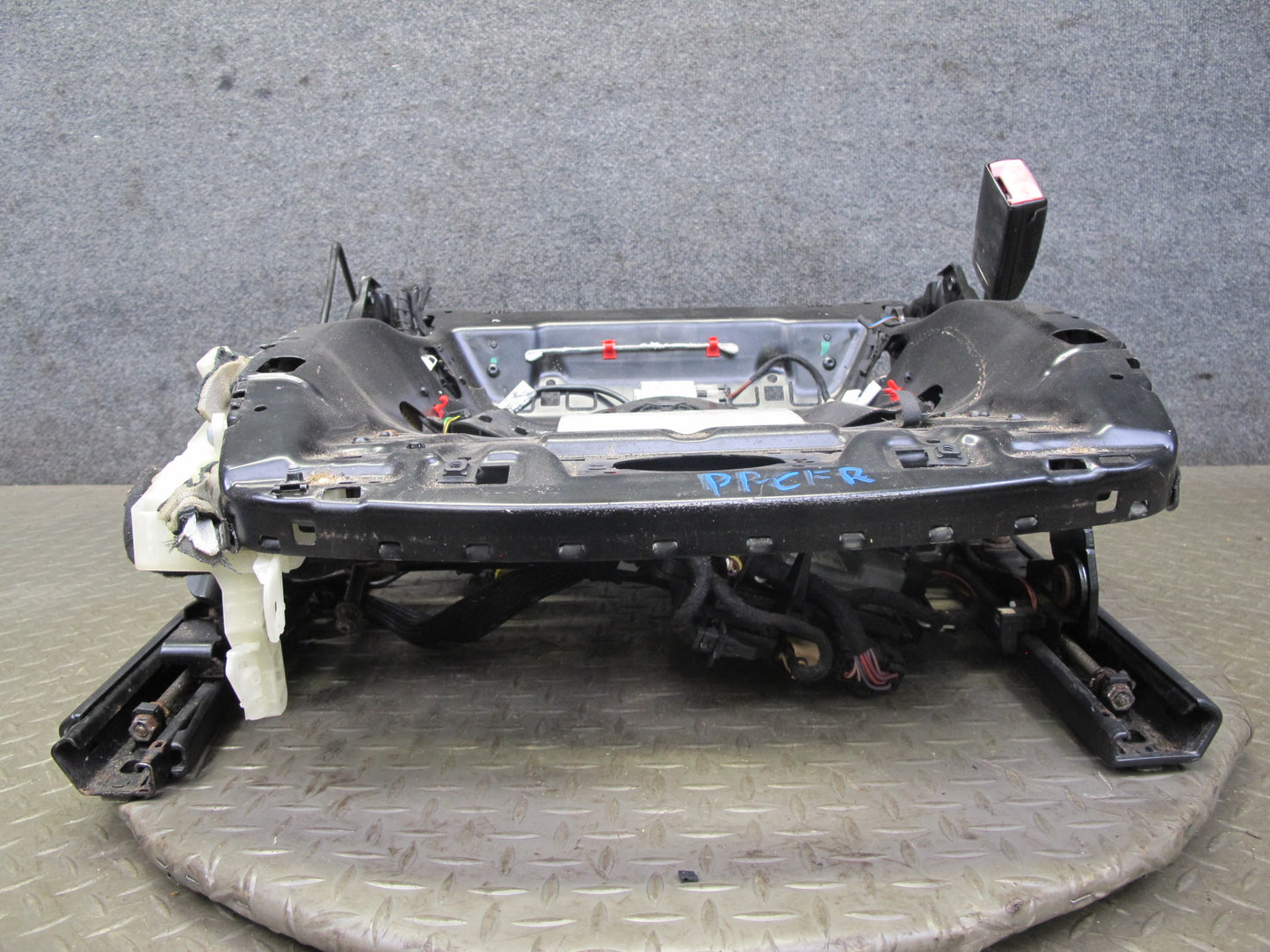 11-18 Porsche Cayenne 958 Front Right Side Lower Seat Rail Frame Track W/ Motor