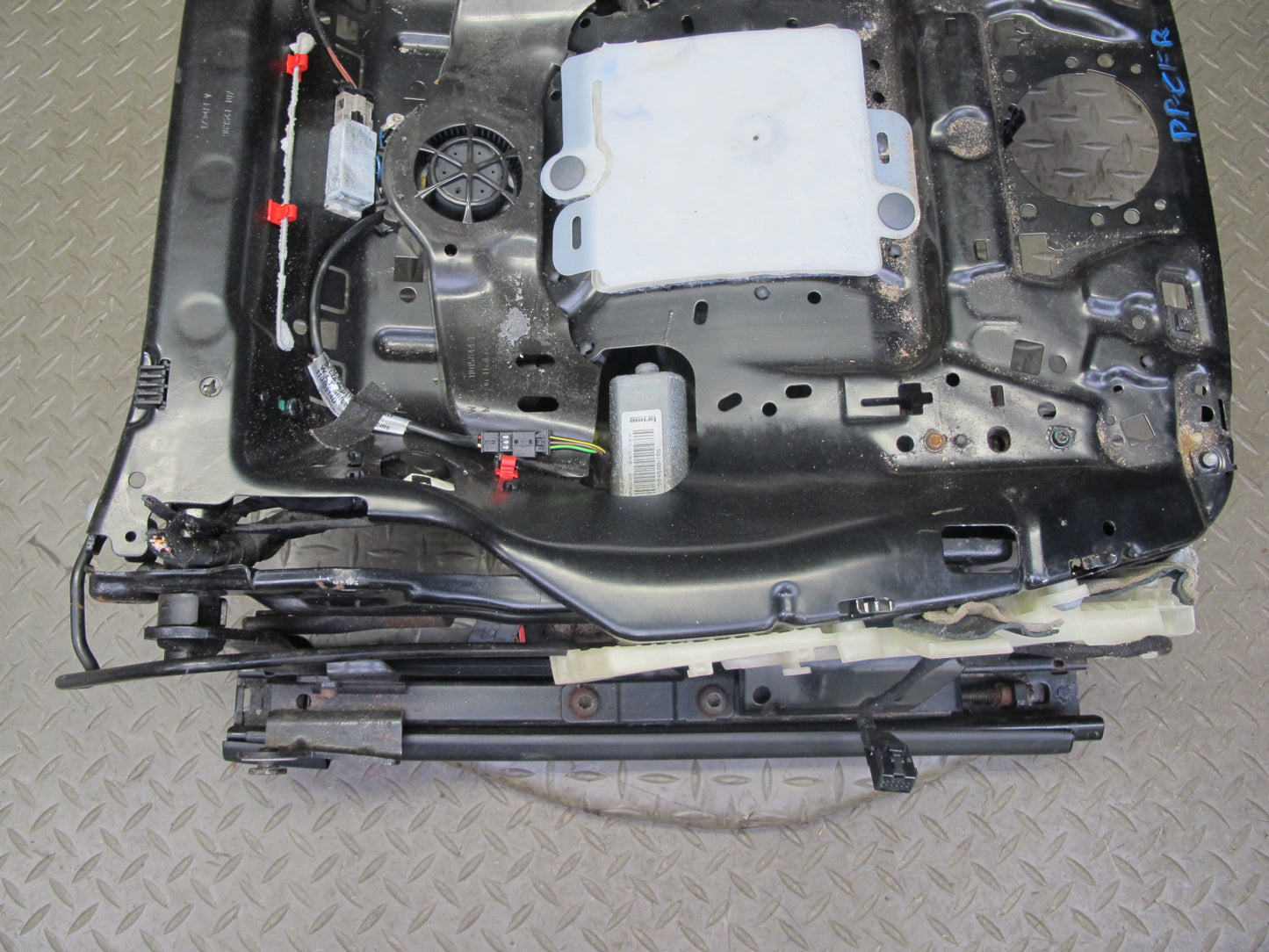 11-18 Porsche Cayenne 958 Front Right Side Lower Seat Rail Frame Track W/ Motor