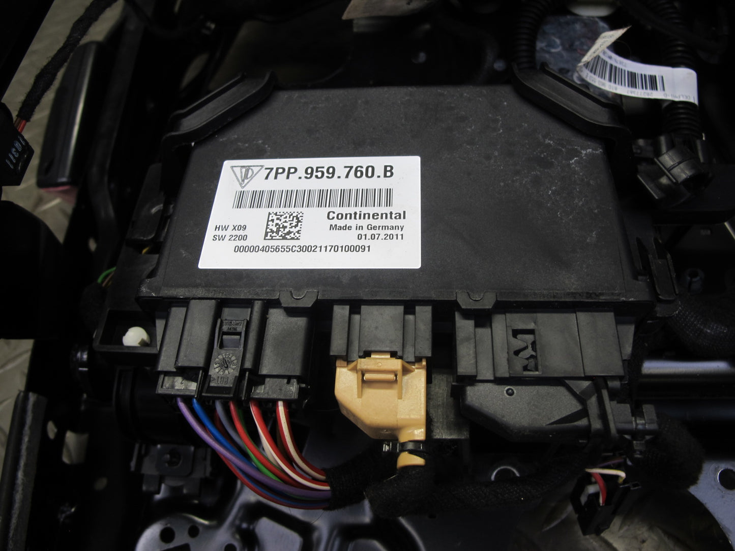 11-18 Porsche Cayenne 958 Front Right Side Lower Seat Rail Frame Track W/ Motor