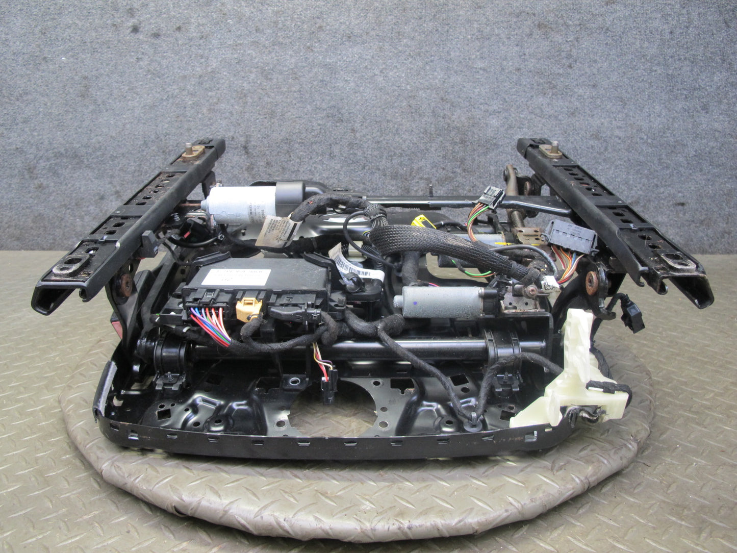 11-18 Porsche Cayenne 958 Front Right Side Lower Seat Rail Frame Track W/ Motor