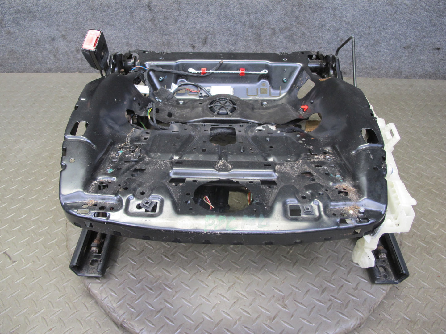 11-18 Porsche Cayenne 958 Front Left Side Lower Seat Rail Frame Track W/ Motor