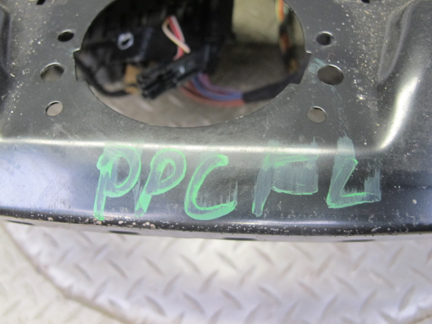 11-18 Porsche Cayenne 958 Front Left Side Lower Seat Rail Frame Track W/ Motor