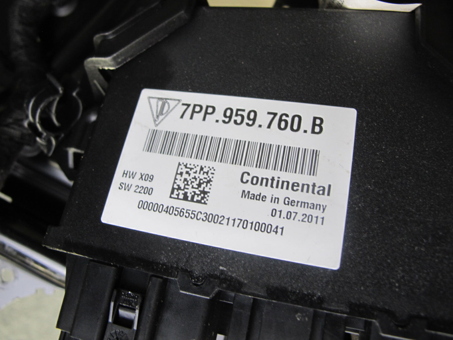 11-18 Porsche Cayenne 958 Front Left Side Lower Seat Rail Frame Track W/ Motor