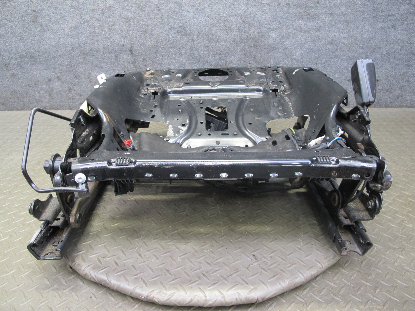 11-18 Porsche Cayenne 958 Front Left Side Lower Seat Rail Frame Track W/ Motor