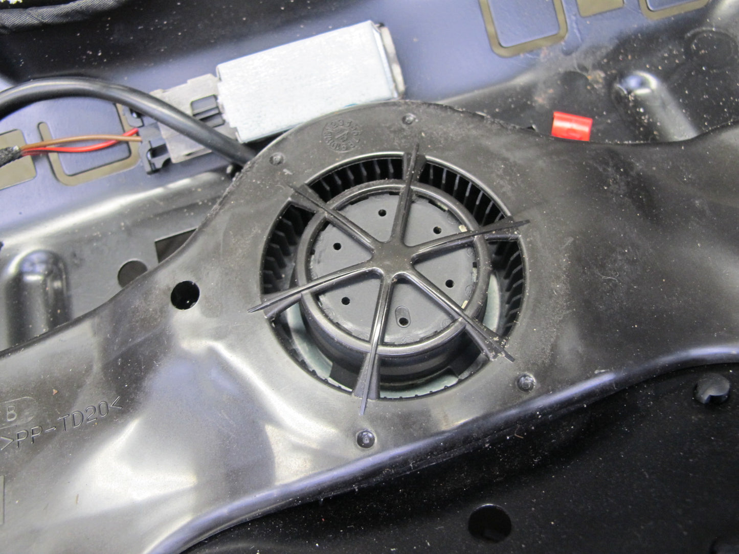 11-18 Porsche Cayenne 958 Front Left Side Lower Seat Rail Frame Track W/ Motor