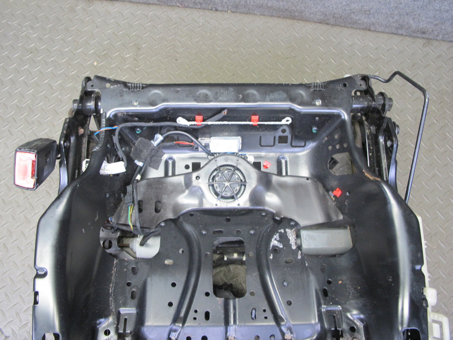 11-18 Porsche Cayenne 958 Front Left Side Lower Seat Rail Frame Track W/ Motor