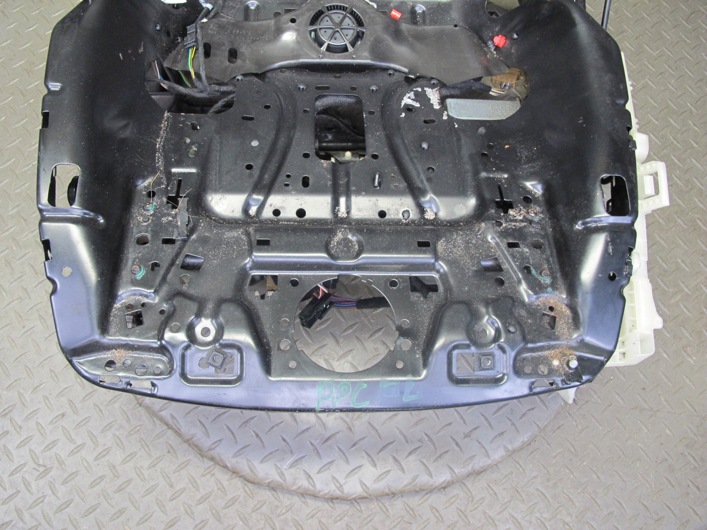 11-18 Porsche Cayenne 958 Front Left Side Lower Seat Rail Frame Track W/ Motor