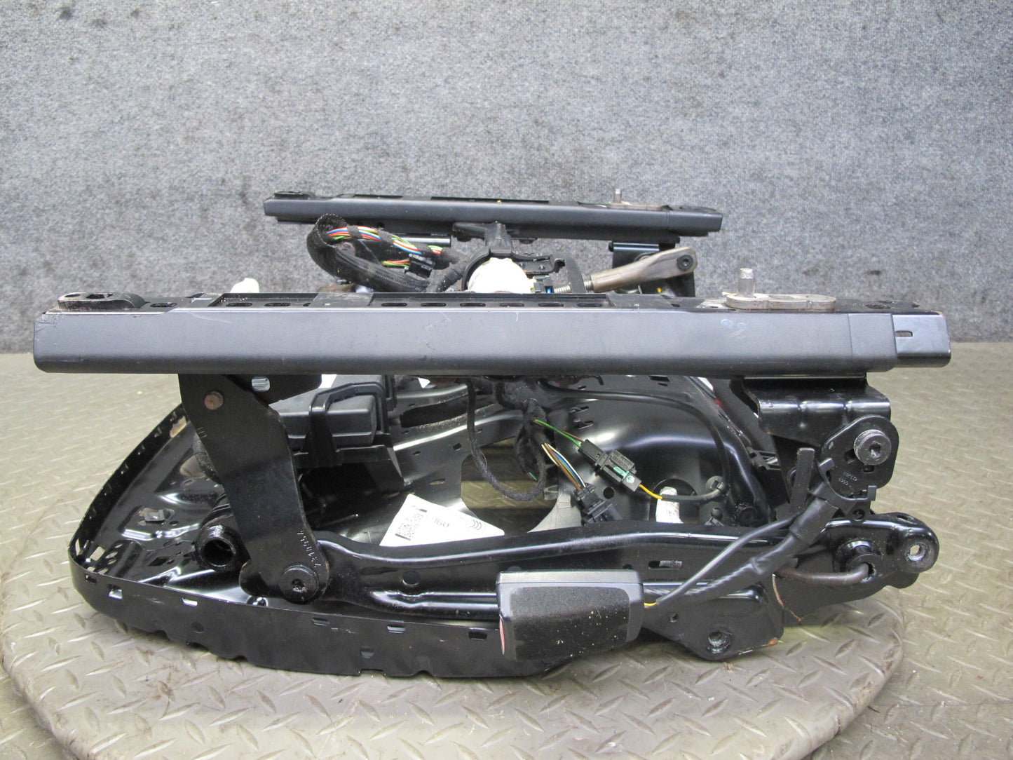 11-18 Porsche Cayenne 958 Front Left Side Lower Seat Rail Frame Track W/ Motor