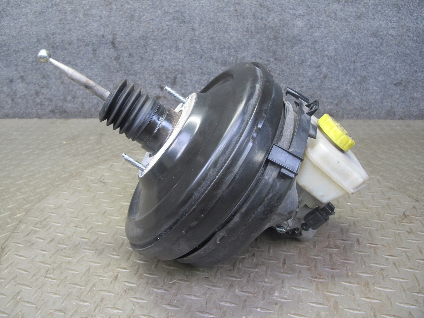 2011-2014 Porsche Cayenne S 958 Brake Booster W/ Master Cylinder & Reservoir