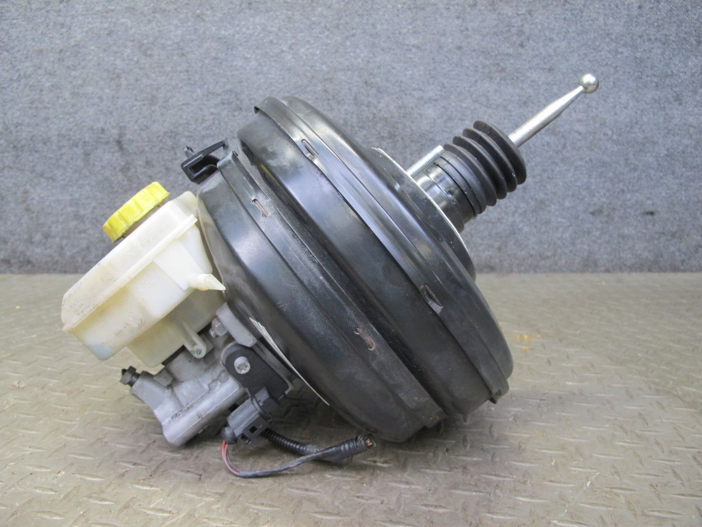 2011-2014 Porsche Cayenne S 958 Brake Booster W/ Master Cylinder & Reservoir