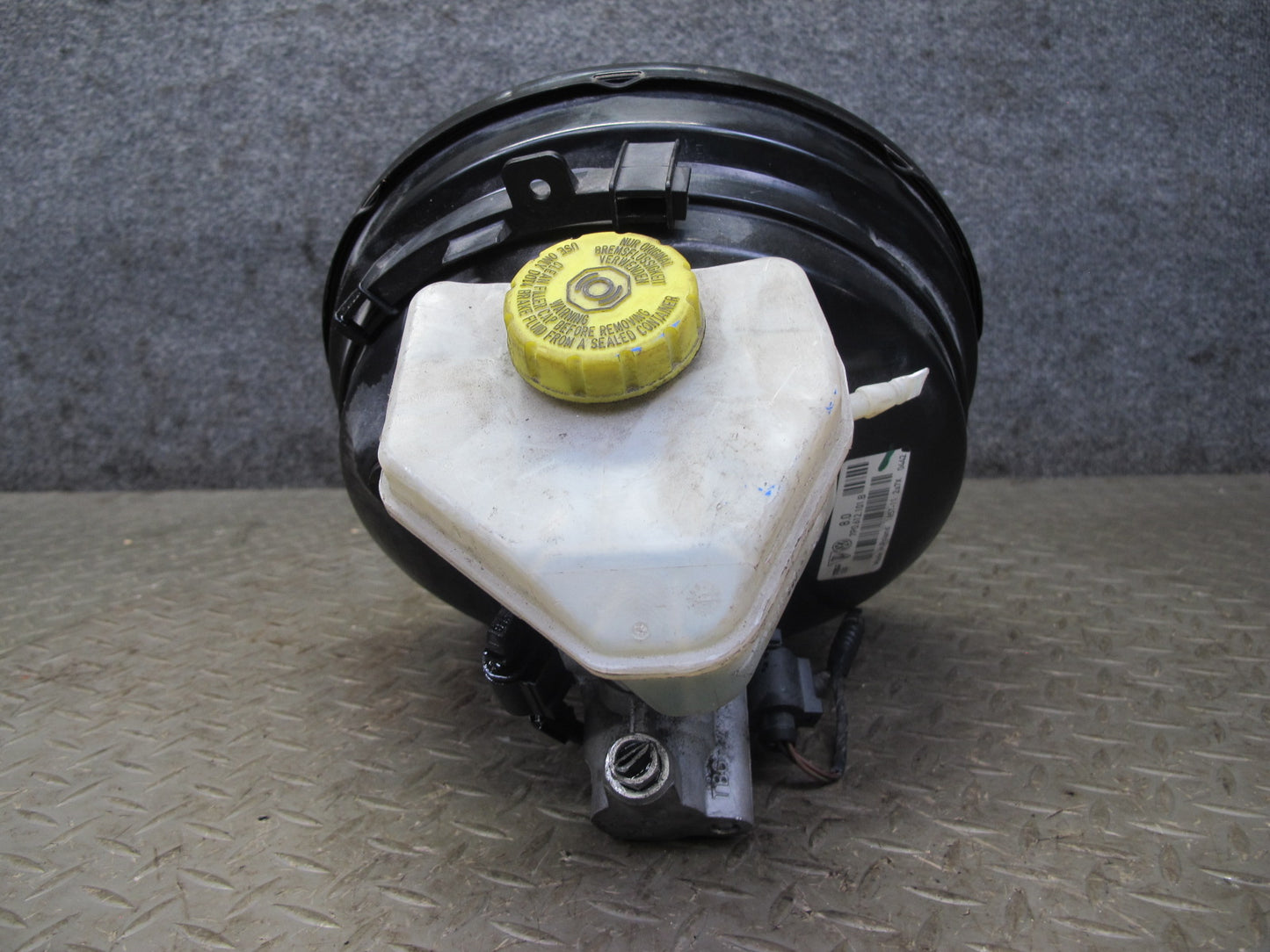 2011-2014 Porsche Cayenne S 958 Brake Booster W/ Master Cylinder & Reservoir