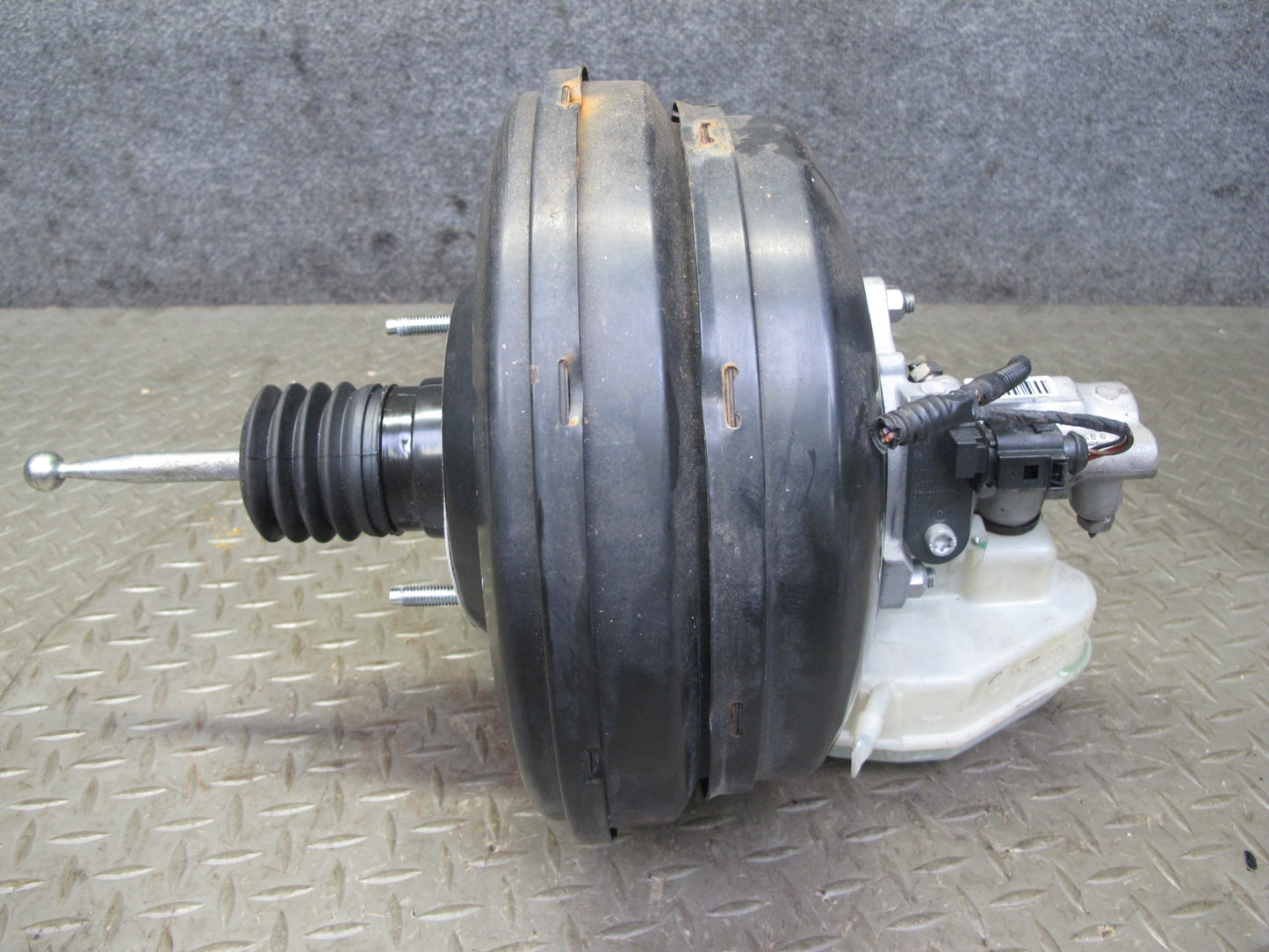 2011-2014 Porsche Cayenne S 958 Brake Booster W/ Master Cylinder & Reservoir