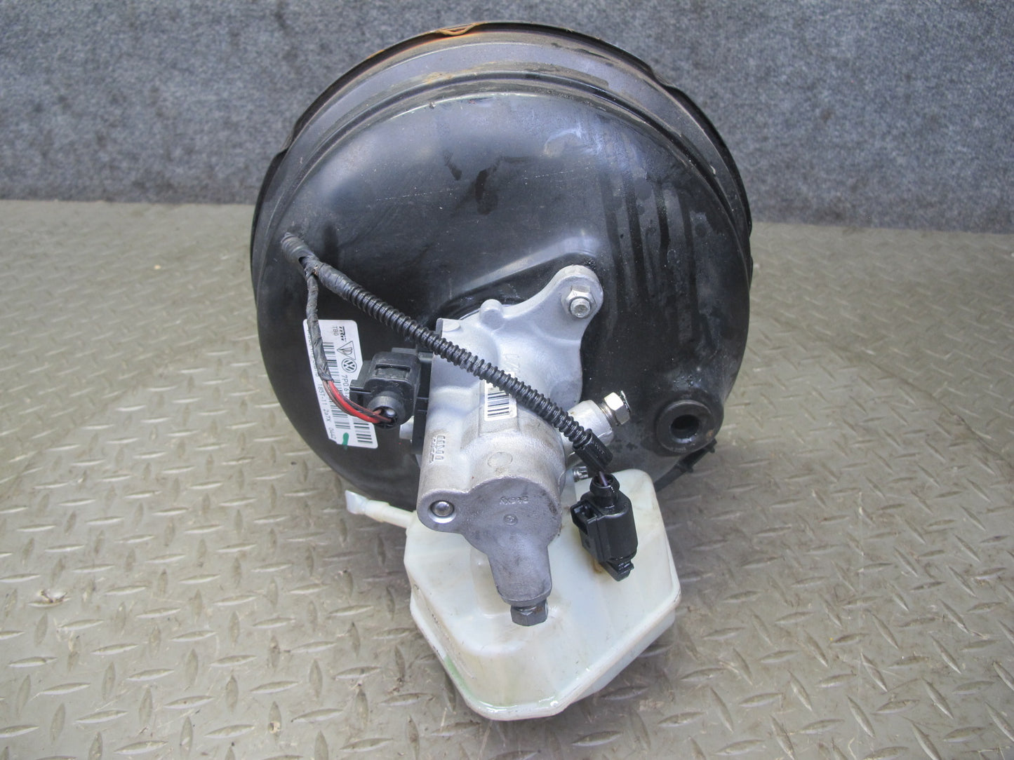 2011-2014 Porsche Cayenne S 958 Brake Booster W/ Master Cylinder & Reservoir